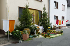 Fronleichnamsaltäre in den Naumburger Straßen (Foto: Karl-Franz Thiede)